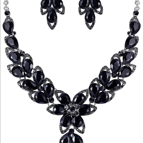 Beautiful dress! Worn once. - Picture 4 of 7